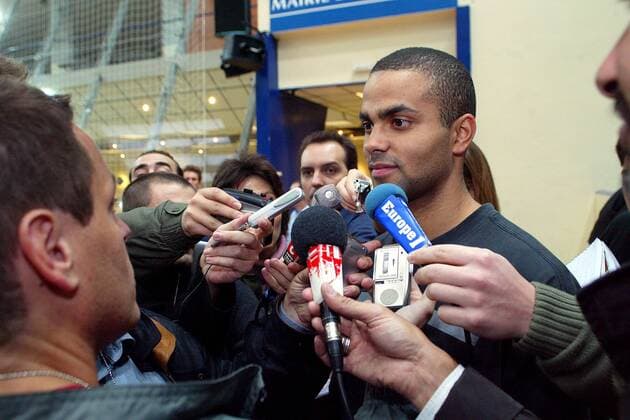 Tony Parker (San Antonio Spurs) im Interview Basketball Herren NBA Europe Game 2003, San Antonio Spurs, Saisonvorbereitung Einzelbild Paris  