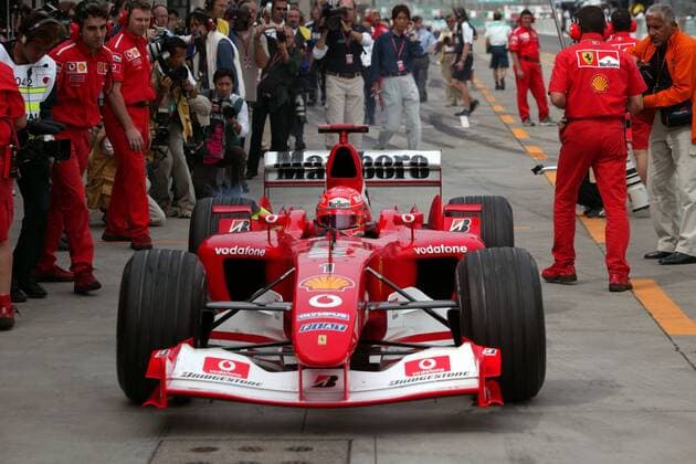 Michael Schumacher (Deutschland Ferrari) in der Boxengasse Motorsport Grand Prix Herren Großer Preis von Japan 2003, Formel 1 Weltmeisterschaft, F1, F, GP, WM, freies Training Einzelbild International Racing Course Suzuka