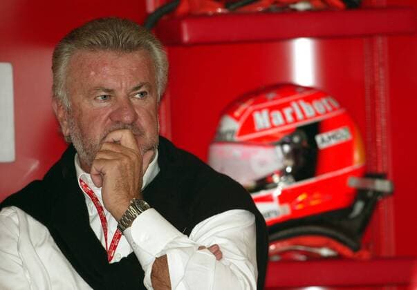 Willi Weber - der Manager der Schumacher-Brüder denkt scharf nach Motorsport Grand Prix Herren Großer Preis von Japan 2003, Formel 1 Weltmeisterschaft, F1, F, GP, WM, Qualifying Porträt International Racing Course Suzuka Nachdenklichkeit,