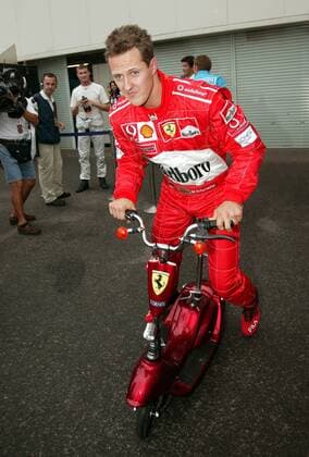 Michael Schumacher (Deutschland Ferrari) auf seinem Scooter Motorsport Grand Prix Herren Großer Preis von Japan 2003, Formel 1 Weltmeisterschaft, F1, F, GP, WM, Qualifying Einzelbild International Racing Course Suzuka