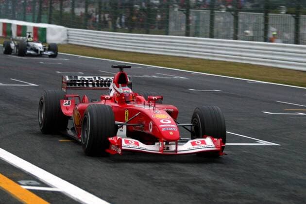 Sieger Rubens Barrichello (Brasilien Ferrari) jubelt bei der Zieldurchfahrt Motorsport Grand Prix Herren Großer Preis von Japan 2003, Formel 1 Weltmeisterschaft, F1, F, GP, WM Einzelbild Suzuka Freude,