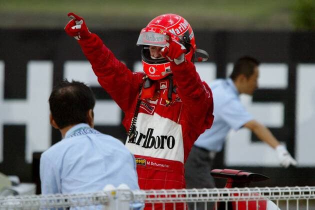 Michael Schumacher (Deutschland Ferrari) jubelt über seinen sechsten Weltmeistertitel Motorsport Grand Prix Herren Großer Preis von Japan 2003, Formel 1 Weltmeisterschaft, F1, F, GP, WM Einzelbild Suzuka Freude,