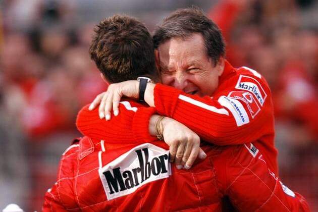 Teamchef Jean Todt (Frankreich, re.) in den Armen von Weltmeister Michael Schumacher (Deutschland, beide Ferrari) Motorsport Grand Prix Herren Großer Preis von Japan 2003, Formel 1 Weltmeisterschaft, F1, F, GP, WM Gruppe Suzuka Glück, Freude, Begeisterung,