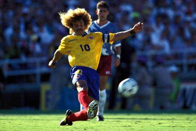 Carlos Valderrama (Kolumbien) zieht ab Fußball WM Herren Weltmeisterschaft 1994, Länderspiel, Gruppenspiel, Gruppe A, Vdia Einzelbild Pasadena Dynamik,