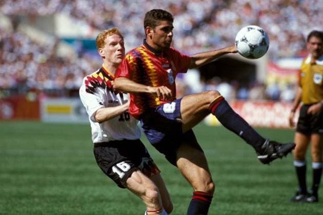 Matthias Sammer (li., Deutschland) gegen Fernando Hierro (Spanien) Fußball WM Herren Weltmeisterschaft 1994, Länderspiel, Nationalmannschaft, Nationalteam, Nationaltrikot, Vdia Gruppe Chicago Dynamik,