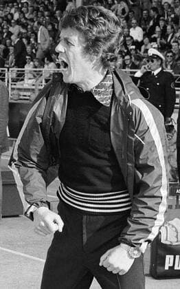Trainer Otto Rehhagel (Bremen) unzufrieden Fußball 2. BL Herren Saison 1980 1981, SV Werder Bremen Einzelbild Aufnahmedatum geschätzt Bremen Wut, Spannung, Ungeduld