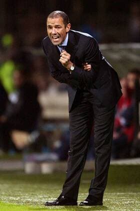Trainer Paul Le Guen (Lyon) unzufrieden Fußball EC 1 Herren Champions League 2003 2004, Olympique Lyonnais, OL, Ligue Une, 1. Französische Liga, Vdig Einzelbild Lyon Spannung