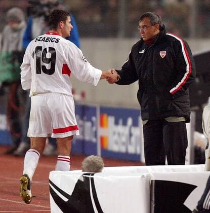 Trainer Felix Magath (re.) und Imre Szabics (beide Stuttgart) - shakehands Fußball EC 1 Herren Champions League 2003 2004, VfB Stuttgart Gruppe Stuttgart
