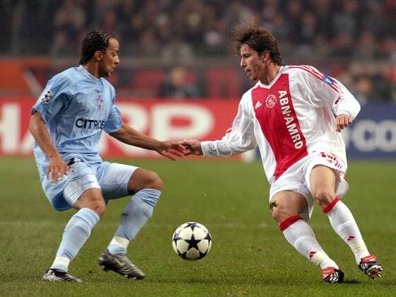 Peter Luccin (Celta Vigo, li.) gegen Maxwell Scherrer (Ajax Amsterdam) - VERÖFFENTLICHUNGSRECHTE NUR FÜR DEUTSCHE MEDIEN Fußball EC 1 Herren Champions League 2003 2004, Ajax Amsterdam - RC Celta de Vigo 1:0 Gruppe Amsterdam
