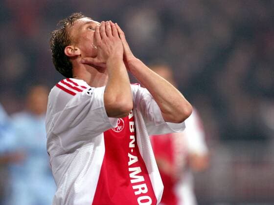 Nicolae Mitea (Ajax Amsterdam) verzweifelt - VERÖFFENTLICHUNGSRECHTE NUR FÜR DEUTSCHE MEDIEN Fußball EC 1 Herren Champions League 2003 2004, Ajax Amsterdam Einzelbild Amsterdam Enttäuschung, Verzweiflung,