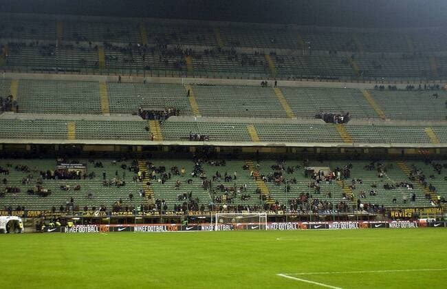 Gähnende Leere im Stadio Giuseppe Meazza - die Inter Fans protestieren durch ihr Fernbleiben gegen die schwachen Auftritte des Teams Fußball Herren Serie A 2003 2004, 1. Italienische Liga, Internazionale Mailand Totale Guiseppe Meazza Stadion, Mailand Leere,