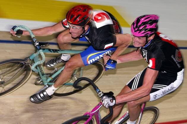 Rolf Aldag (Deutschland, re.) und Scott McGrory (Australien) - Wechsel Radsport Herren 62. Dortmunder 6-Tage-Rennen 2003, Sechstagerennen, Sechstage, Sechs, Sixdays, six days, Vdig Gruppe Dortmund Dynamik,