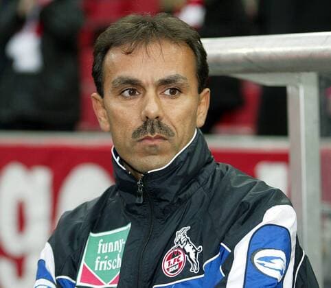 Interimstrainer Jos Luhukay (Köln) nachdenklich Fußball 1. BL Herren Saison 2003 2004, 1. FC Köln Porträt Köln Nachdenklichkeit,