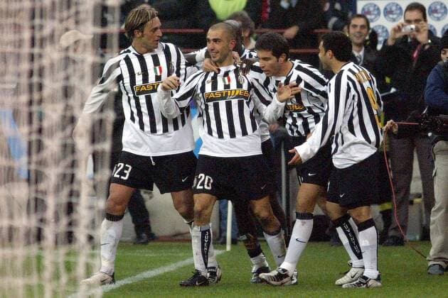 Torjubel um Torschütze Marco Di Vaio (Mitte) mit Nicola Legrottaglie (li.), Enzo Maresca (2.v.re.) und Miccoli (alle Juve) Fußball Herren Serie A 2003 2004, 1. Italienische Liga, Mailand - Juventus Turin 1:1 Gruppe Mailand Freude,