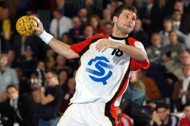 Daniel Stephan (Deutschland) am Ball Handball Länderspiel Herren Supercup 2003, Super-Cup, Länderspiel, Nationalmannschaft, Nationalteam, Nationaltrikot, Vdig Einzelbild Riesa Dynamik,