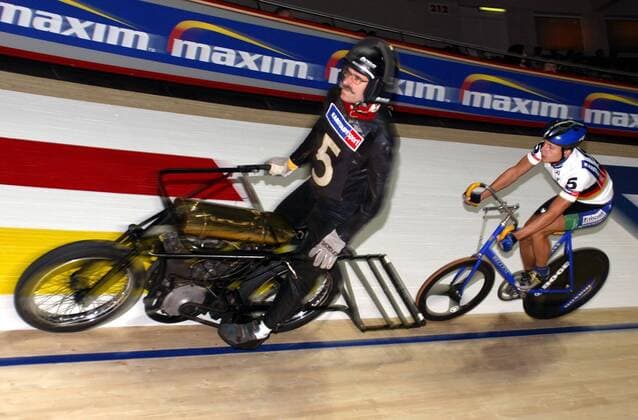 Stefan Klare hinter Schrittmacher Christian Dippel (beide Deutschland) Radsport Herren 62. Dortmunder 6-Tage Rennen 2003, Sechstagerennen, Sechstage, Sechs, Sixdays, six days, Vdig Gruppe Dortmund