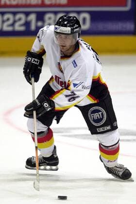 Stephan Retzer (Deutschland) an der Scheibe Eishockey Länderspiel Herren Freundschaftsspiel 2003, Nationalmannschaft, Nationalteam, Nationaltrikot, Länderspiel, Testspiel Einzelbild Köln
