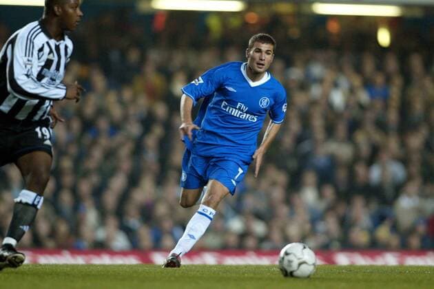 Adrian Mutu (re., Chelsea) gegen Titus Bramble (Newcastle) Fußball Herren English Premier League 2003 2004, 1. Englische Liga, FC Chelsea - Newcastle United 5:0 Gruppe London Dynamik,  