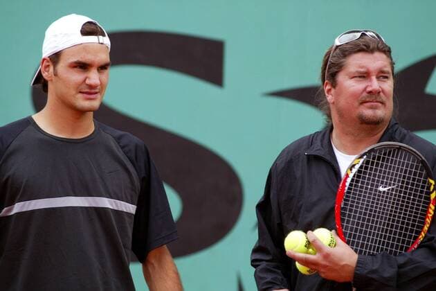 Roger Federer (li., Schweiz) mit seinem Trainer Peter Lundgren (Schweden) Tennis Herren French Open 2003, Grand Slam, ATP-Tour, Training, Gruppe Roland Garros Paris  