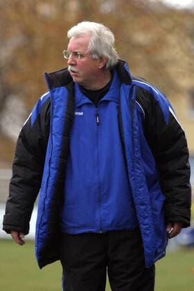 Trainer Gerd Schwickert (Elversberg) skeptisch Fußball Herren Regionalliga Süd 2003 2004, 3. Liga, Eschborn - SV Elversberg 3:2 Einzelbild Eschborn Skepsis,