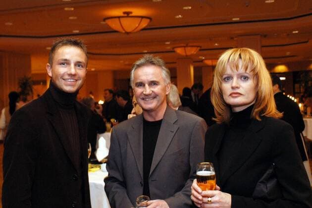 Reinhard Häfner (Mitte), seine Lebensgefährtin Anne Gründer (re.) und Martin Häfner, Sohn des ehemaligen Fußballers Fußball Herren Ulf Kirstens Abschiedsparty 2003, Abschiedsfeier, Feier, Party, Fest, Abschied, Vdig Gruppe Dresden