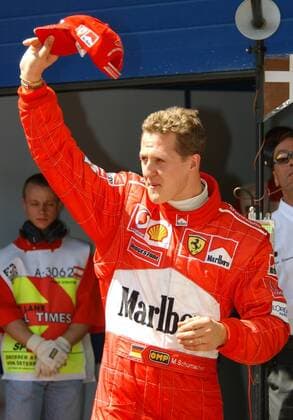 Michael Schumacher (Deutschland Ferrari) dankt seinen Anhängern Motorsport Grand Prix Herren Großer Preis von Österreich 2002, Formel 1 Weltmeisterschaft, F1, F, GP, WM, Vdig Einzelbild A1-Ring Zeltweg-Spielberg