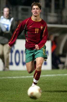 Cristiano Ronaldo (Portugal) am Ball Fußball Länderspiel Herren U21 Europameisterschaftsqualifikation 2003, U 21, Qualifikation, Nationalmannschaft, Nationalteam Einzelbild Playoff, Playoffs, Play off, offs, Clermont-Ferrand Dynamik,  
