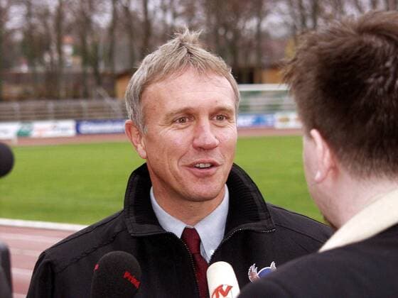 Rainer Hoergl (Schweinfurt) gibt als neuer Trainer des Regionalligisten erste Interviews Fußball Herren Regionalliga Süd 2003 2004, 3. Liga, 1. FC Schweinfurt 05 Einzelbild Schweinfurt