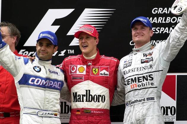 Siegerehrung beim Spanien-GP 2002, V.li.: Juan Pablo Montoya (Kolumbien BMW-Williams), Michael Schumacher (Deutschland Ferrari) und David Coulthard (Schottland McLaren-Mercedes) Motorsport Grand Prix Herren Großer Preis von Spanien 2002, Formel 1 Weltmeisterschaft, F1, F, GP, WM, Vdig Gruppe Circuit de Catalunya Barcelona Freude,