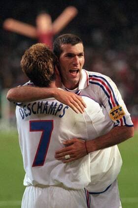 Torjubel Frankreich - Zinedine Zidane (re.) und Didier Deschamps Fußball EM Herren Europameisterschaft 2000, Halbfinale, Länderspiel Gruppe Brüssel Freude, Begeisterung,