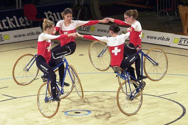 Vierer der Schweiz - Stehfigur Radsport WM Damen Hallenradsport-Weltmeisterschaft 2003, Hallenradsportweltmeisterschaft, Rad, Kunstradsport, Vdig Gruppe Schiltigheim