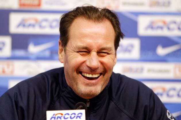 Trainer Huub Stevens (Hertha) gut gelaunt während der Pressekonferenz Fußball 1. BL Herren Saison 2003 2004, Hertha BSC Berlin, Porträt Berlin Freude, Begeisterung
