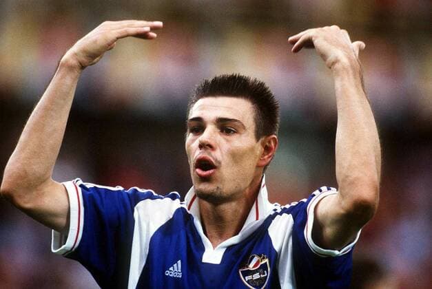 Torschütze Savo Milosevic (Jugoslawien) freut sich über seinen Treffer zum 1:0 Fußball EM Herren Europameisterschaft 2000, Länderspiel, Nationalmannschaft, Nationalteam, Nationaltrikot, Gruppe C Einzelbild Brügge Freude,