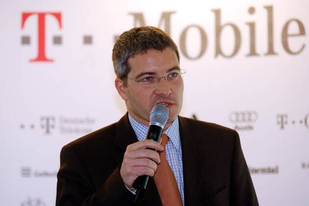 Marketing Geschäftsführer Martin Knauer anläßlich der Präsentation des Teams T Mobile Radsport Herren Straßenradsport 2003, Straße, Rad, Vorstellung, Pressetermin Einzelbild Köln