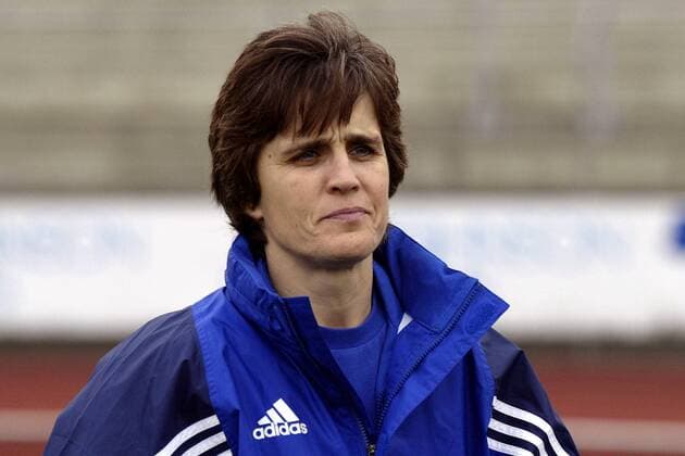 Trainerin Monika Staab (FFC Frankfurt) skeptisch Fußball 1. BL Damen Saison 2003 2004, Frauen, Frauenfußball, Wolfsburg - 1. FFC Frankfurt 0:3, Einzelbild Wolfsburg Skepsis,