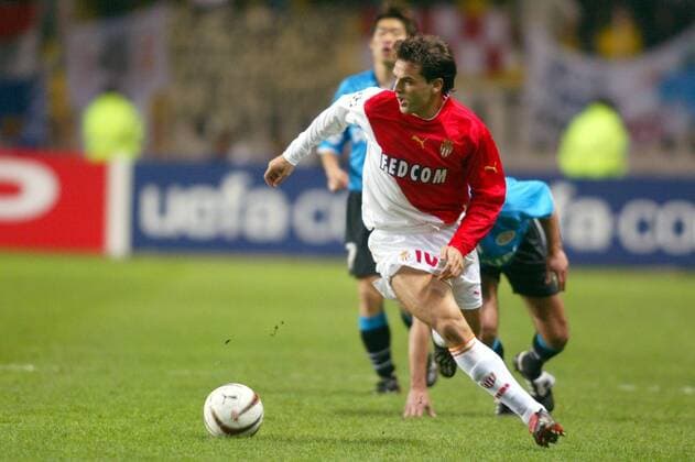 Fernando Morientes (Monaco) am Ball Fußball EC 1 Herren Champions League 2003 2004, AS Monaco - PSV Eindhoven 1:1, Vdig Gruppe Monaco Monte Carlo Dynamik,  