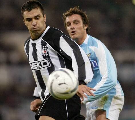 Daniel Pancu (li., Besiktas) gegen Massimo Oddo (Lazio Rom) Fußball EC 1 Herren Champions League 2003 2004, Lazio Rom - Besiktas Istanbul 1:1 Gruppe Rom Dynamik,