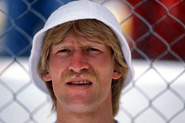 Uwe Rahn (BR Deutschland) trägt eine Mütze als Sonnenschutz Fußball WM Herren DEUTSCHSPRACHIGE SPORTZEITSCHRIFTEN UND -ZEITUNGEN NUR NACH RÜCKSPRACHE, Weltmeisterschaft 1986 Porträt Queretaro