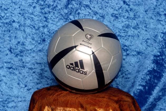 Adidas Roteiro - der offizielle Spielball der Euro 2004 Fußball EM Herren Vorschau Europameisterschaft 2003, Studio, Fotostudio, Studioaufnahme, Vdig Einzelbild Mainz