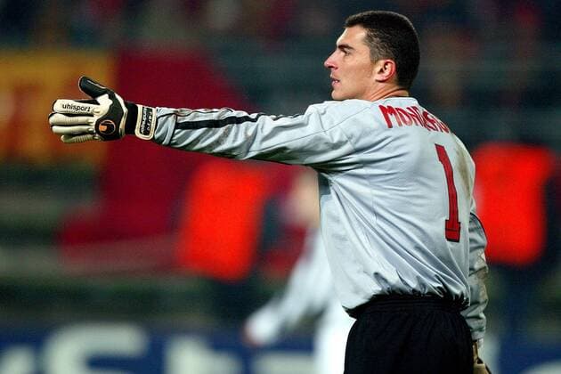 Torwart Ali Faryd Mondragon (Galatasaray) gibt Anweisungen Fußball EC 1 Herren Champions League 2003 2004, Galatasaray Istanbul, Süper Lig, 1. Türkische Liga, Einzelbild Dortmund