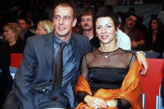Mario Basler (FC Bayern München) mit Ehefrau Iris Fußball 1. BL Herren Privat 1999, Kleidung, Outfit, Vneg Gruppe