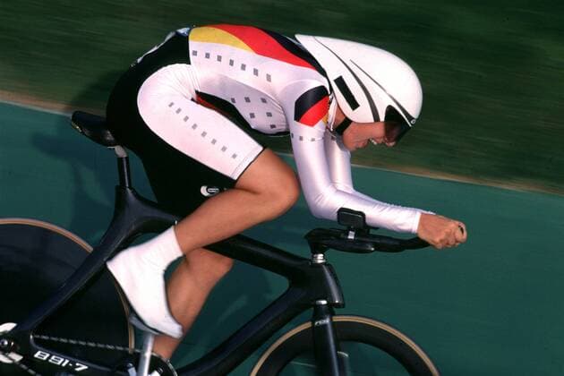 Judith Arndt (Deutschland) - 3000m Einzel-Verfolgung Radsport WM Damen Bahnradweltmeisterschaft 1999, Weltmeisterschaft, Bahnradsport, Bahn, Rad, Einzelbild Berlin