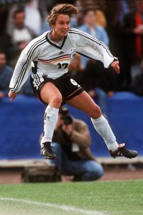 Martina Voss (Deutschland) Fußball Länderspiel Damen Frauennationalmannschaft 1999, Nationalmannschaft, Nationalteam, Nationaltrikot, Frauen, Länderspiel Einzelbild Holzwickede Dynamik, Höhe,