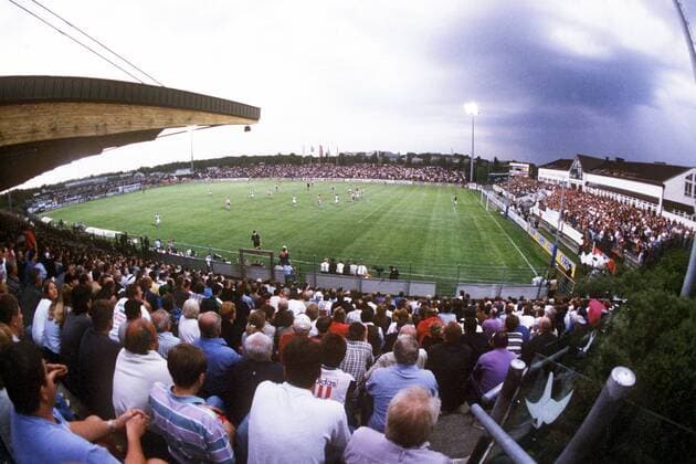Fußball, Stadiongeschichte SpVgg Unterhaching Volle Ränge im Stadion am Sportpark in Unterhaching Fußball 2. BL Herren Saison 1998 1999, SpVgg Unterhaching, Vdia Totale Stadion am Sportpark Unterhaching