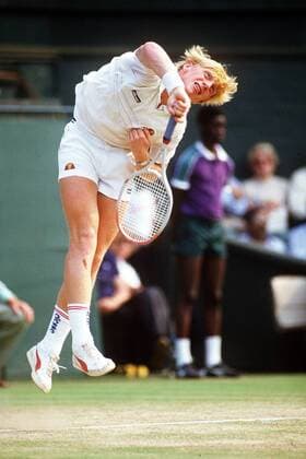 Boris Becker (BRD) - Aufschlag Tennis Herren All England Championships 1985, ATP-Tour, Grand Slam, Rasen, Rasenplatz, Rasentennis, Rasenturnier Einzelbild Wimbledon London Dynamik,