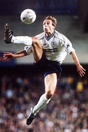 Jürgen Klinsmann (Tottenham Hotspur) mit einer akrobatischen Ballannahme in der Luft Fußball Herren English Premier League 1997 1998, 1. Englische Liga, Tottenham Hotspur, Spurs, Hotspurs Einzelbild London Dynamik, Höhe,