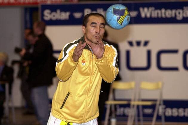 Talant Duishebaev (Ciudad) Handball EC 1 Herren Champions League 2003 2004, Lemgo - Ciudad Real 34:29, Vdig Einzelbild Lemgo