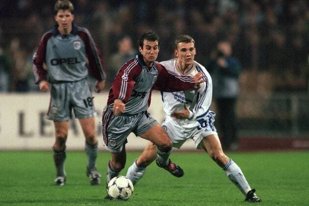 Mehmet Scholl (li., Bayern) gegen Andrej Schewtschenko (Kiew) Fußball EC 1 Herren Champions League 1998 1999, Dinamo Kiev - FC Bayern München 3:3, Dynamo, Halbfinale, Hinspiel, Vneg Gruppe Kiew Dynamik,