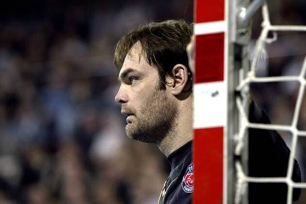 Torwart Bruno Martini (Paris) konzentriert Handball EC 3 Herren EHF-Pokal 2003 2004, Cup, Europapokal, Europacup, Kiel - Paris Handball, Hb 34:27, Vdig Einzelbild Kiel Konzentration,