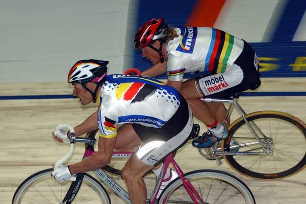 Erik Zabel (Deutschland, vorn) und Bruno Risi (Schweiz) Radsport Herren 67. Großer Weihnachtspreis 2003, Omnium der Asse Gruppe Dortmund